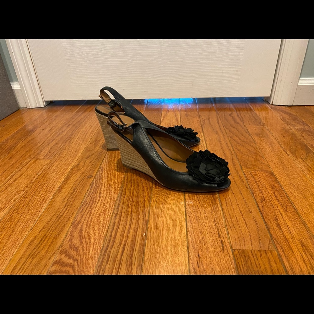 summer wedges with black flower